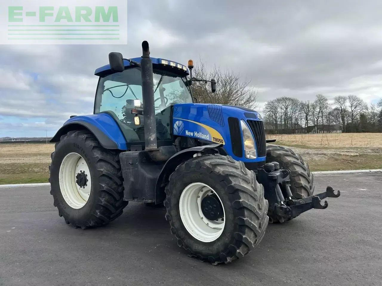 New Holland t8050 - Trator: foto 2 New Holland t8050 - Trator: foto 2