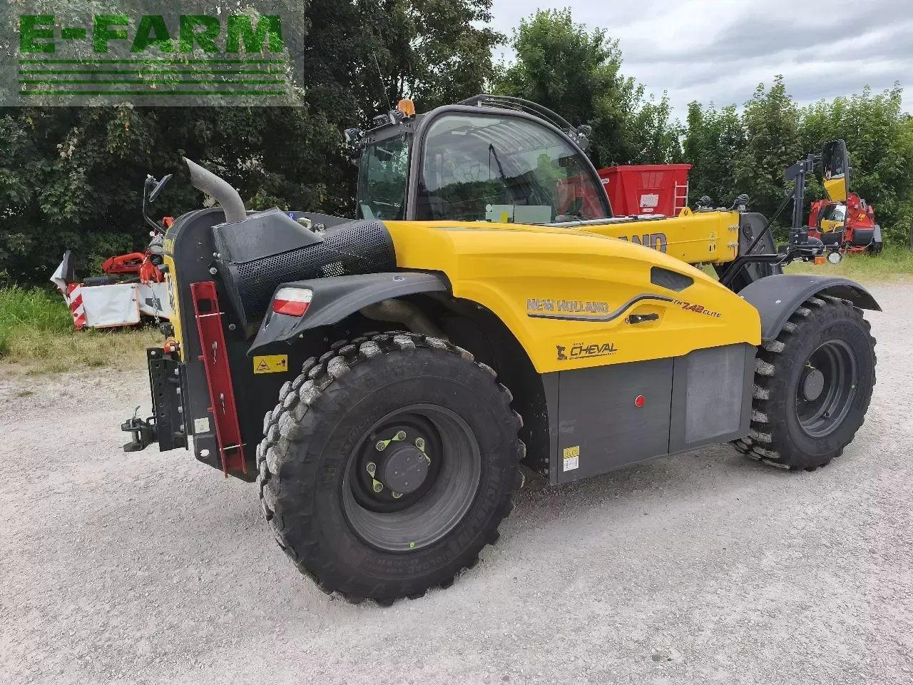 New Holland th 7.42 elite - Empilhador telescópico: foto 3 New Holland th 7.42 elite - Empilhador telescópico: foto 3