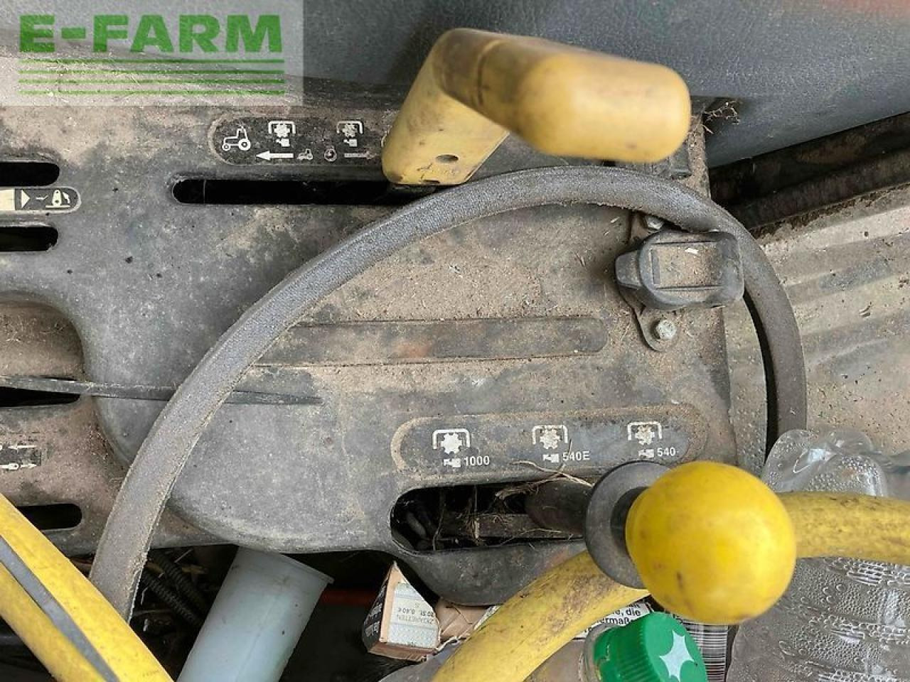 New Holland tl 100 a A - Trator: foto 3 New Holland tl 100 a A - Trator: foto 3