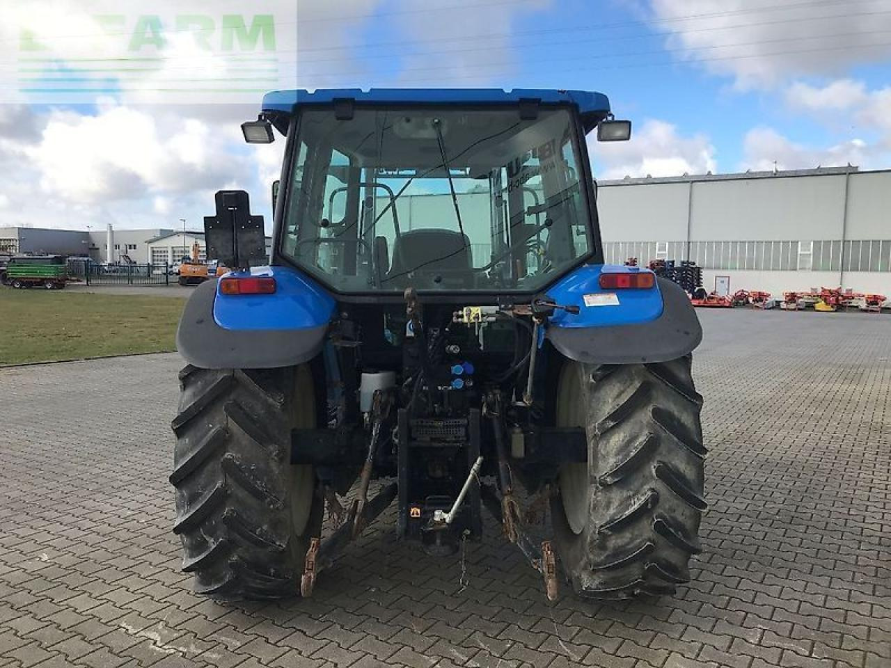 New Holland tl 90 a dt A - Trator: foto 3 New Holland tl 90 a dt A - Trator: foto 3