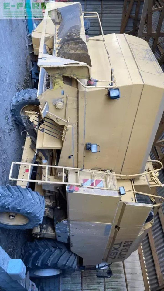 New Holland tx 67 - Ceifeira debulhadora: foto 2 New Holland tx 67 - Ceifeira debulhadora: foto 2