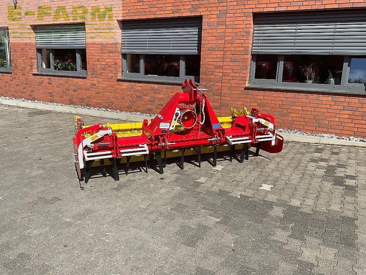 Pöttinger lion 303 - Maquina para lavrar a terra: foto 1 Pöttinger lion 303 - Maquina para lavrar a terra: foto 1