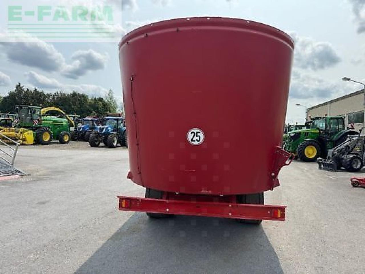 Strautmann vertimix 2401 - Equipamento de gado: foto 3 Strautmann vertimix 2401 - Equipamento de gado: foto 3