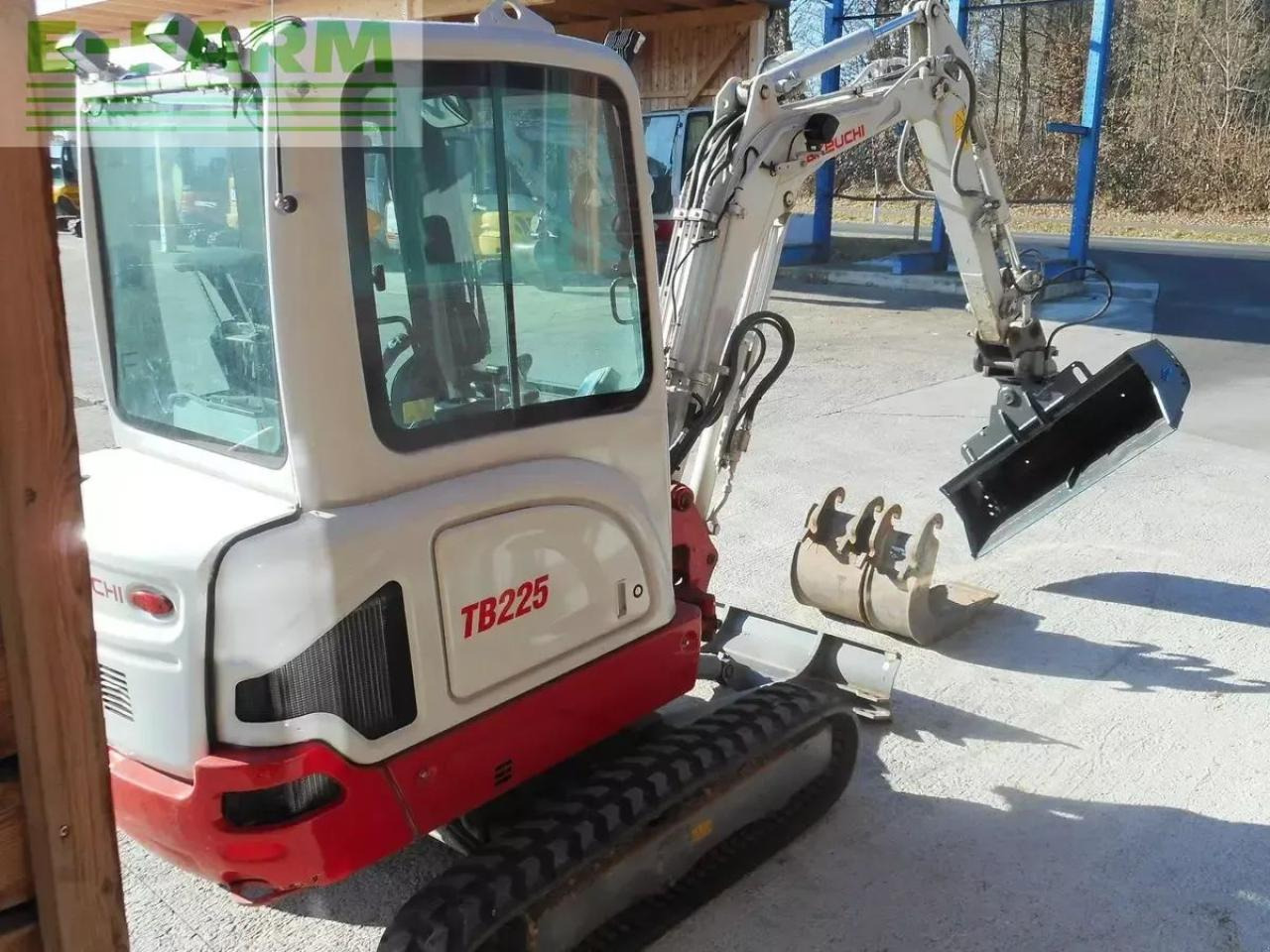 Takeuchi tb 225 ( 2.400kg ) mit hydr. verstellfahrwerk - Mini escavadeira: foto 4 Takeuchi tb 225 ( 2.400kg ) mit hydr. verstellfahrwerk - Mini escavadeira: foto 4