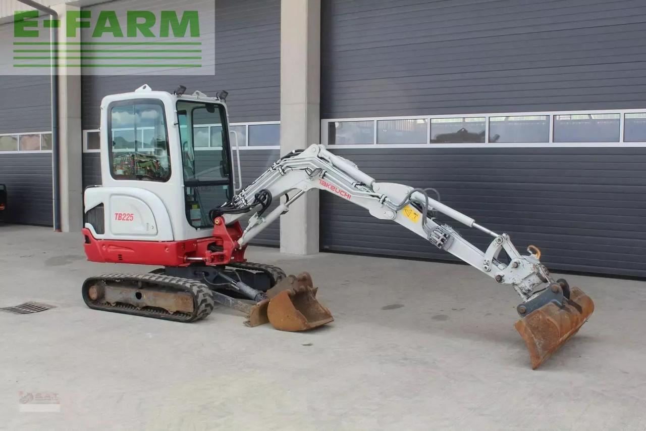 Takeuchi tb 225 - minibagger - powertilt - 2022 - Mini escavadeira: foto 1 Takeuchi tb 225 - minibagger - powertilt - 2022 - Mini escavadeira: foto 1
