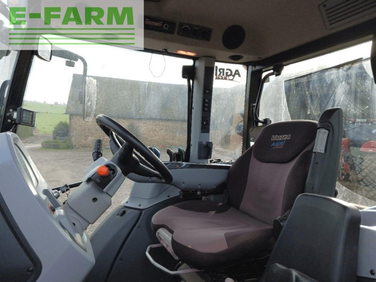 Valtra g105h - Trator: foto 4 Valtra g105h - Trator: foto 4