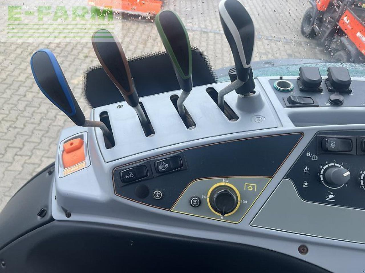 Valtra n 134 aktiv - Trator: foto 5 Valtra n 134 aktiv - Trator: foto 5