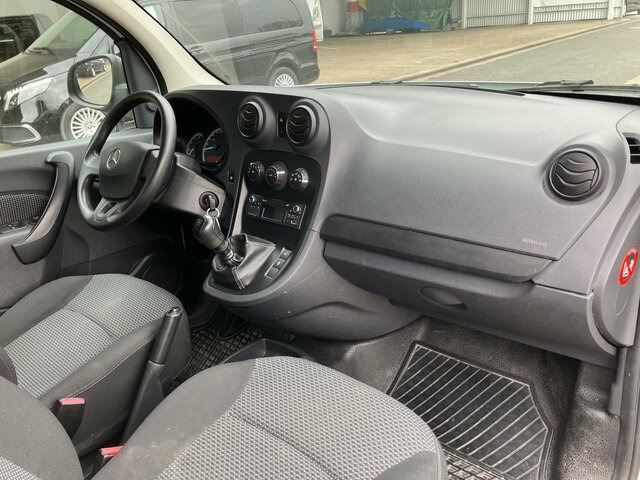 MERCEDES-BENZ Citan 111 Tourer,Klima,Heckflügeltüren,PTS - Furgão de passageiros: foto 4 MERCEDES-BENZ Citan 111 Tourer,Klima,Heckflügeltüren,PTS - Furgão de passageiros: foto 4