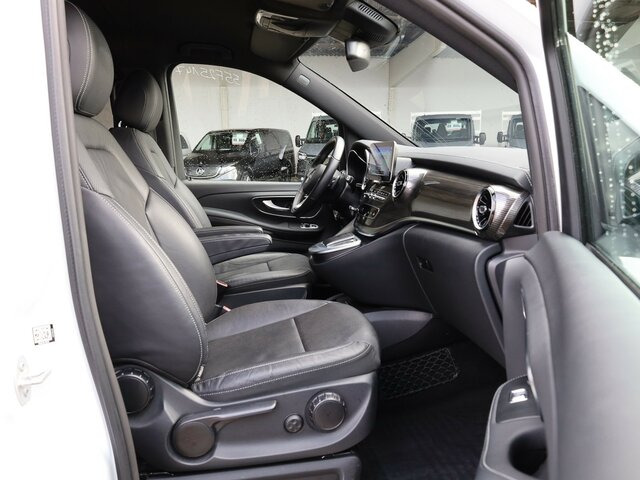 MERCEDES-BENZ EQV 300 Avantgarde,lang,7Sitze,2xSchiebetür,LED... - Furgão de passageiros, Carrinha elétrica: foto 5 MERCEDES-BENZ EQV 300 Avantgarde,lang,7Sitze,2xSchiebetür,LED... - Furgão de passageiros, Carrinha elétrica: foto 5