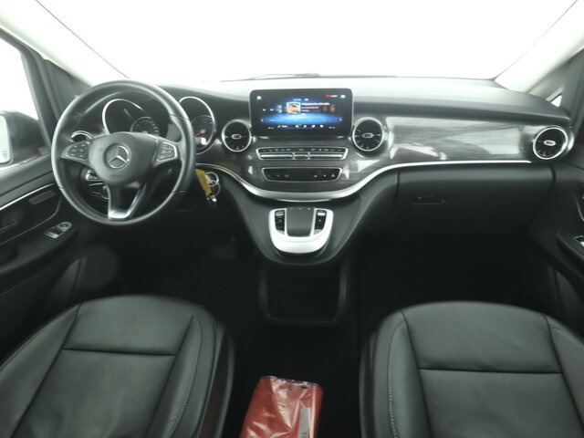 MERCEDES-BENZ EQV 300 Avantgarde,lang,8Sitzer,2xSchiebetür,LED... - Furgão de passageiros, Carrinha elétrica: foto 2 MERCEDES-BENZ EQV 300 Avantgarde,lang,8Sitzer,2xSchiebetür,LED... - Furgão de passageiros, Carrinha elétrica: foto 2