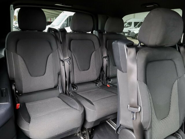 MERCEDES-BENZ EQV 300 ang,8Sitzer,2xSchiebetür,360°Kamera... - Furgão de passageiros, Carrinha elétrica: foto 4 MERCEDES-BENZ EQV 300 ang,8Sitzer,2xSchiebetür,360°Kamera... - Furgão de passageiros, Carrinha elétrica: foto 4