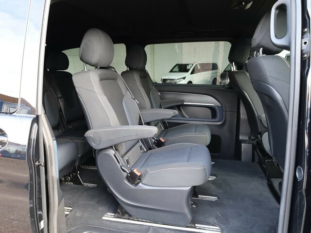 MERCEDES-BENZ EQV 300 lang,7Sitze,2xSchiebetür,LED,Distronic... - Furgão de passageiros, Carrinha elétrica: foto 2 MERCEDES-BENZ EQV 300 lang,7Sitze,2xSchiebetür,LED,Distronic... - Furgão de passageiros, Carrinha elétrica: foto 2