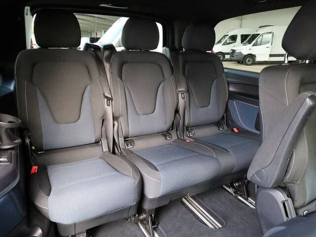 MERCEDES-BENZ EQV 300 lang,7Sitze,2xSchiebetür,LED,Distronic... - Furgão de passageiros, Carrinha elétrica: foto 4 MERCEDES-BENZ EQV 300 lang,7Sitze,2xSchiebetür,LED,Distronic... - Furgão de passageiros, Carrinha elétrica: foto 4