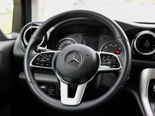 MERCEDES-BENZ T 180 Progressive,AHK,LED,Navi,Kamera,Tempomat... - Furgão de passageiros: foto 5 MERCEDES-BENZ T 180 Progressive,AHK,LED,Navi,Kamera,Tempomat... - Furgão de passageiros: foto 5