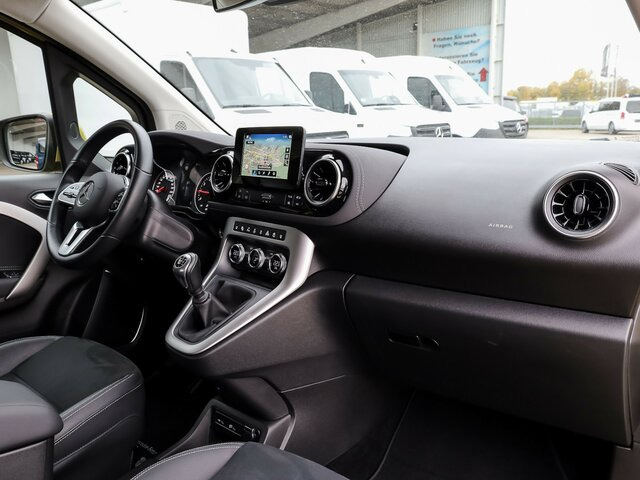 MERCEDES-BENZ T 180 Progressive,AMF Rollstuhlrampe,LED,Navi... - Furgão de passageiros: foto 5 MERCEDES-BENZ T 180 Progressive,AMF Rollstuhlrampe,LED,Navi... - Furgão de passageiros: foto 5