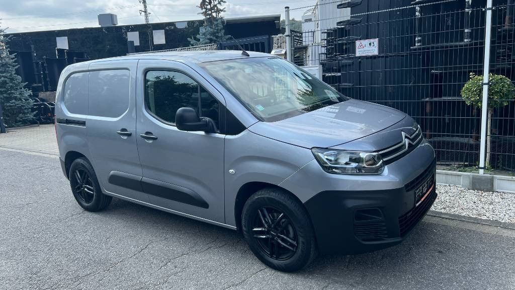 Carrinha de contentor Citroën Berlingo 1.5 Blue HDI, Kasten, 8 Reifen, Klima: foto 31