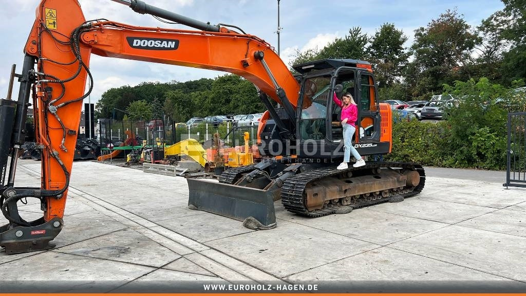 Doosan Kettenbagger DX 235 LCR-5, hyd. SW OilQuick 70-55  - Escavadora de rastos: foto 2 Doosan Kettenbagger DX 235 LCR-5, hyd. SW OilQuick 70-55  - Escavadora de rastos: foto 2