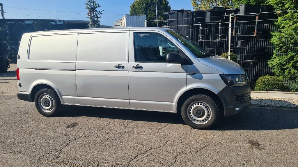 Volkswagen T5 2.0 TDI, Kasten, Werkstattschränke, Klima, AHK - Carrinha de contentor: foto 4 Volkswagen T5 2.0 TDI, Kasten, Werkstattschränke, Klima, AHK - Carrinha de contentor: foto 4