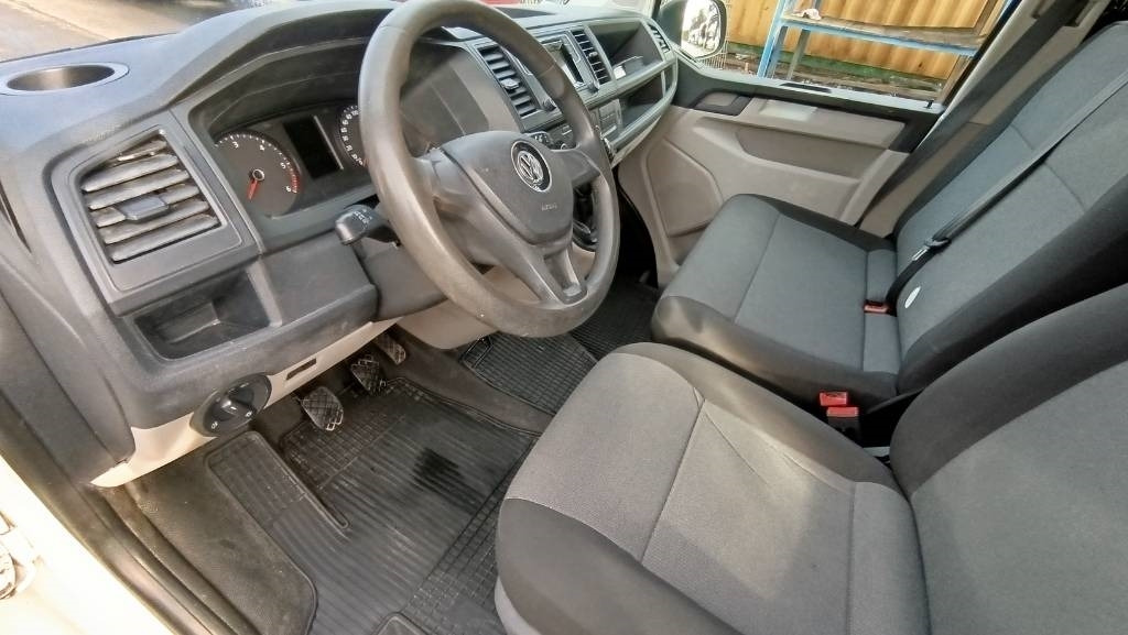 Volkswagen T5 2.0 TDI Kastenwagen, 8x Reifen, PDC, Klima, AHK - Furgão compacto: foto 4 Volkswagen T5 2.0 TDI Kastenwagen, 8x Reifen, PDC, Klima, AHK - Furgão compacto: foto 4