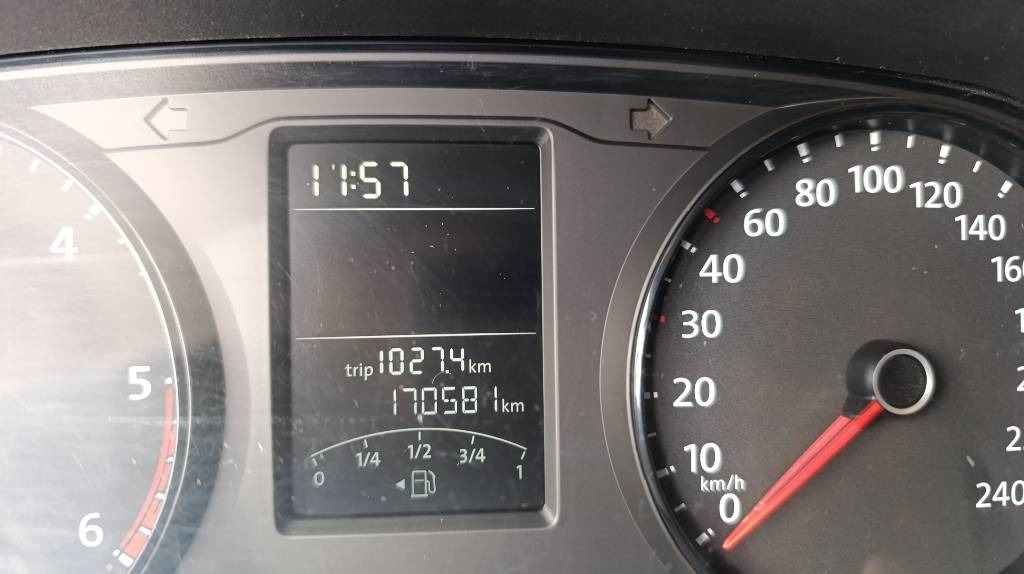 Volkswagen T5 2.0 TDI Kastenwagen, 8x Reifen, PDC, Klima, AHK - Furgão compacto: foto 3 Volkswagen T5 2.0 TDI Kastenwagen, 8x Reifen, PDC, Klima, AHK - Furgão compacto: foto 3