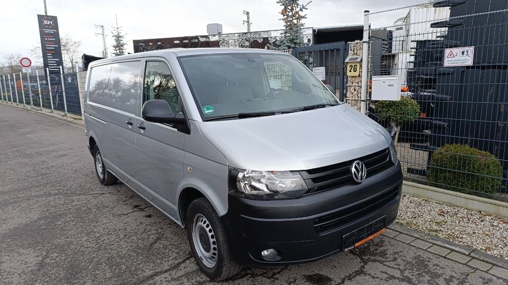 Volkswagen T5 2.0 TDI, Transporter, Kasten, Werkstattschränke - Carrinha de contentor: foto 1 Volkswagen T5 2.0 TDI, Transporter, Kasten, Werkstattschränke - Carrinha de contentor: foto 1
