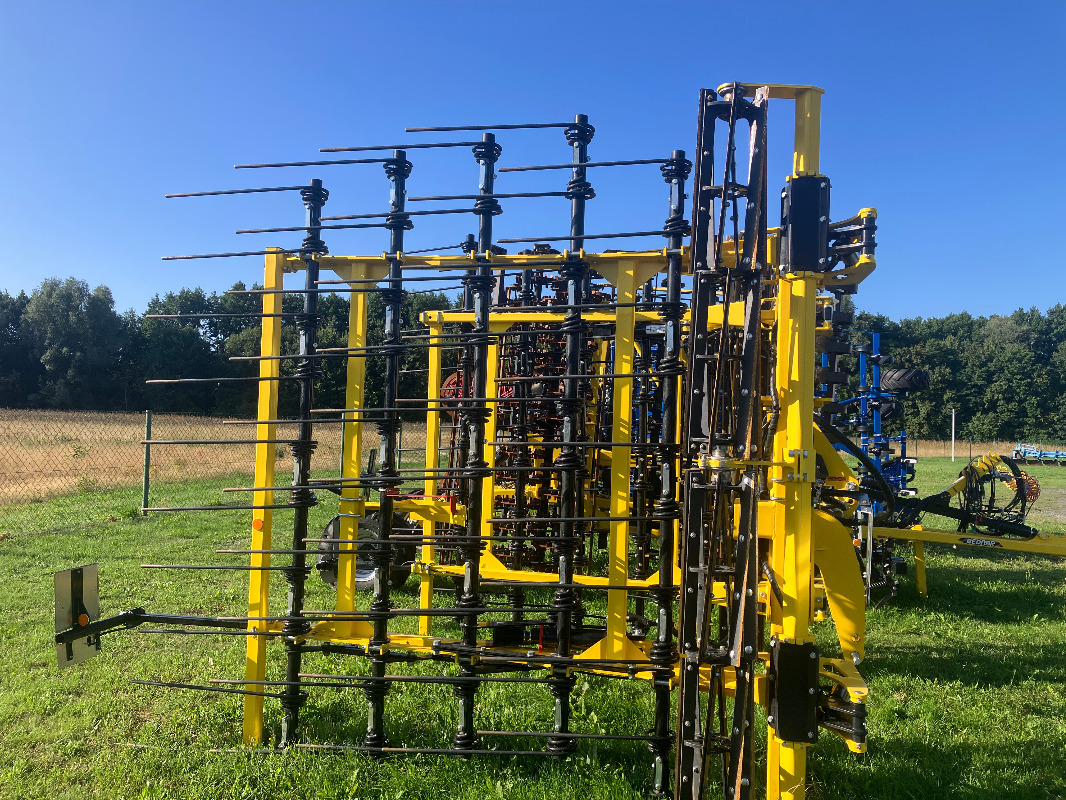 Bednar Striegel-Pro PN 6000 - Equipamento de fertilização: foto 1 Bednar Striegel-Pro PN 6000 - Equipamento de fertilização: foto 1