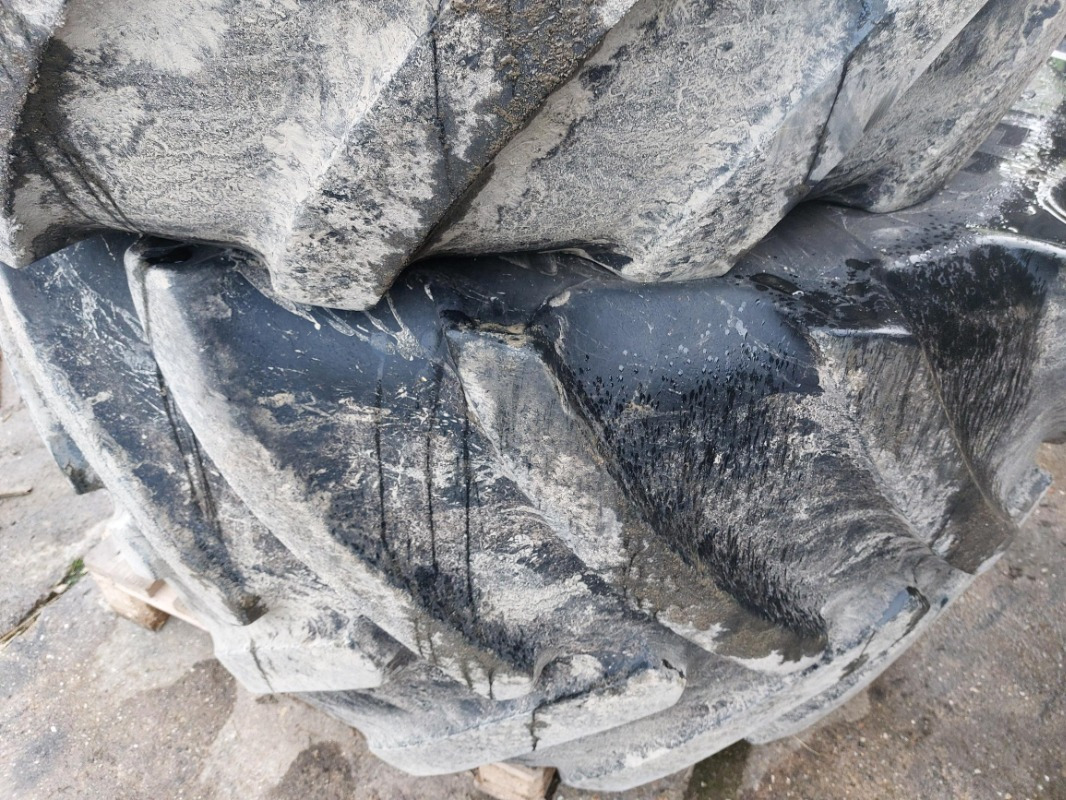 Continental 900/60R38 750/55R30 John Deere 8335R 8430 8530 - Jantes e pneus: foto 2 Continental 900/60R38 750/55R30 John Deere 8335R 8430 8530 - Jantes e pneus: foto 2