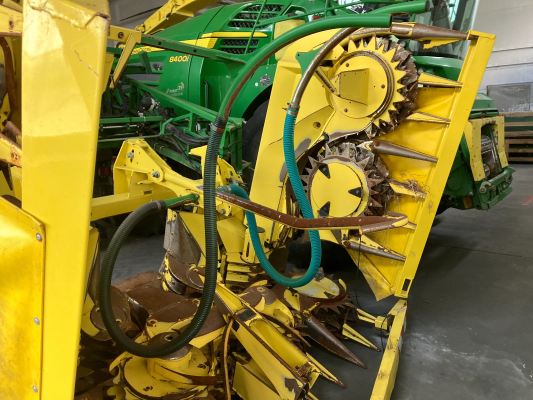 John Deere 8400i mit Kemper 360 und Pick-Up 639 - Colheitadeira: foto 5 John Deere 8400i mit Kemper 360 und Pick-Up 639 - Colheitadeira: foto 5