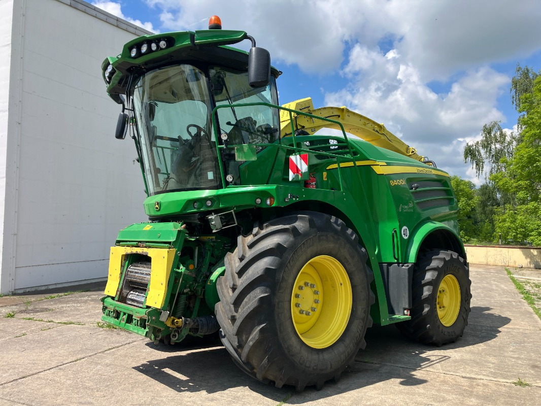 John Deere 8400i mit Kemper 360 und Pick-Up 639 - Colheitadeira: foto 1 John Deere 8400i mit Kemper 360 und Pick-Up 639 - Colheitadeira: foto 1