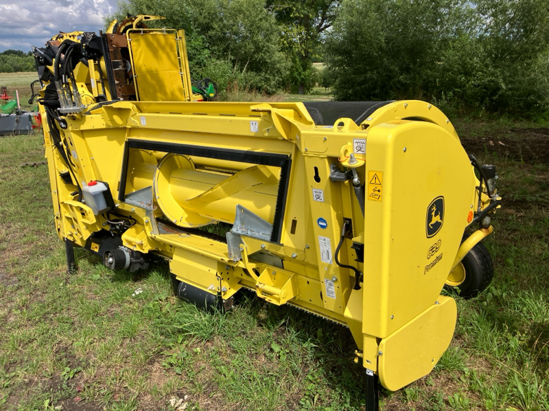 Colheitadeira John Deere 8600 mit Kemper 460 StalkBuster und 639 PickUp: foto 11