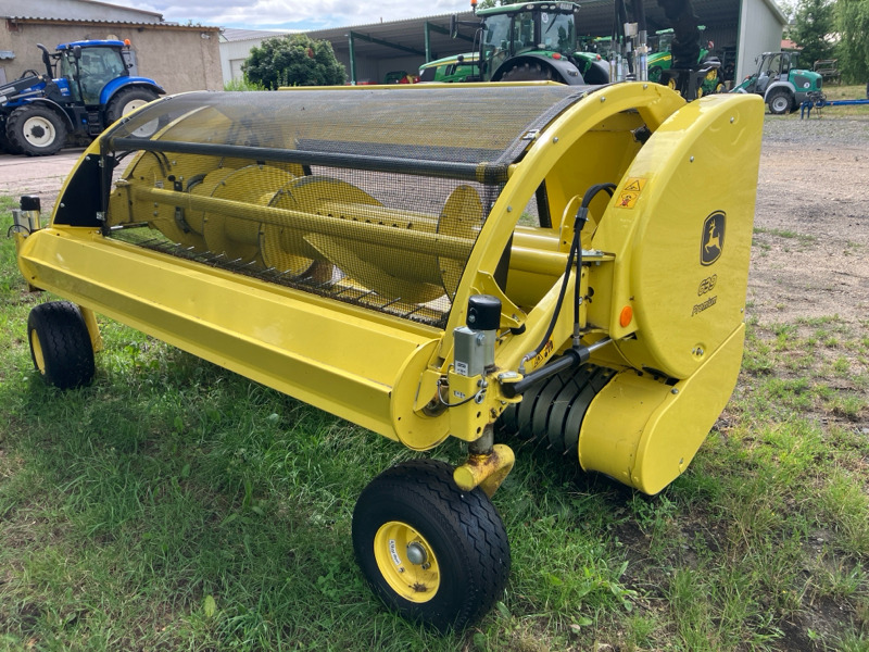 Colheitadeira John Deere 8600 mit Kemper 460 StalkBuster und 639 PickUp: foto 9