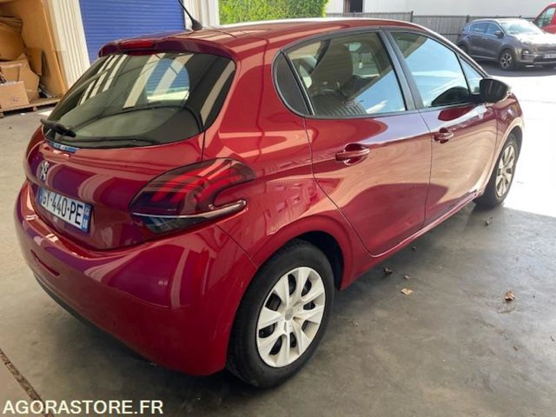 208 LIKE PT 68cv. 11/2016 . 98350 KM - Automóvel: foto 3 208 LIKE PT 68cv. 11/2016 . 98350 KM - Automóvel: foto 3