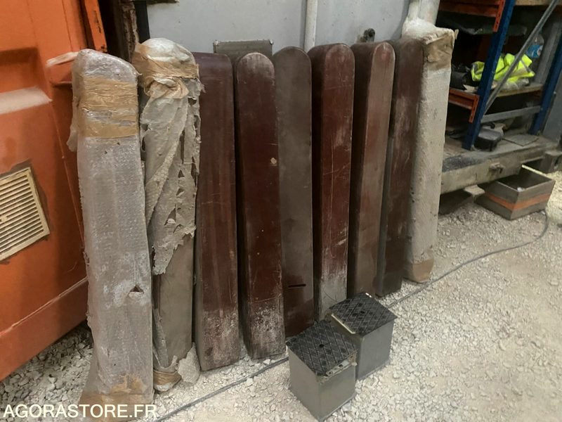 9 BORNES BOIS EXOTIQUES NEUVES - Equipamentos para jardinagem: foto 1 9 BORNES BOIS EXOTIQUES NEUVES - Equipamentos para jardinagem: foto 1