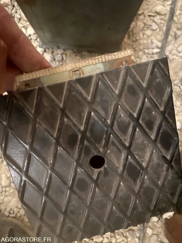 9 BORNES BOIS EXOTIQUES NEUVES - Equipamentos para jardinagem: foto 4 9 BORNES BOIS EXOTIQUES NEUVES - Equipamentos para jardinagem: foto 4