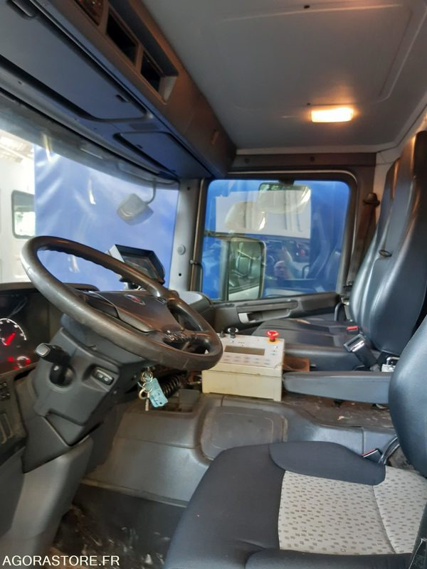BOM AR SCANIA 19T - SEMAT - R32467 - 182244 kms - Caminhão de lixo: foto 2 BOM AR SCANIA 19T - SEMAT - R32467 - 182244 kms - Caminhão de lixo: foto 2