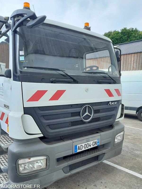 BOM MERCEDES AXOR 267385 kms 2009 - Caminhão de lixo: foto 2 BOM MERCEDES AXOR 267385 kms 2009 - Caminhão de lixo: foto 2