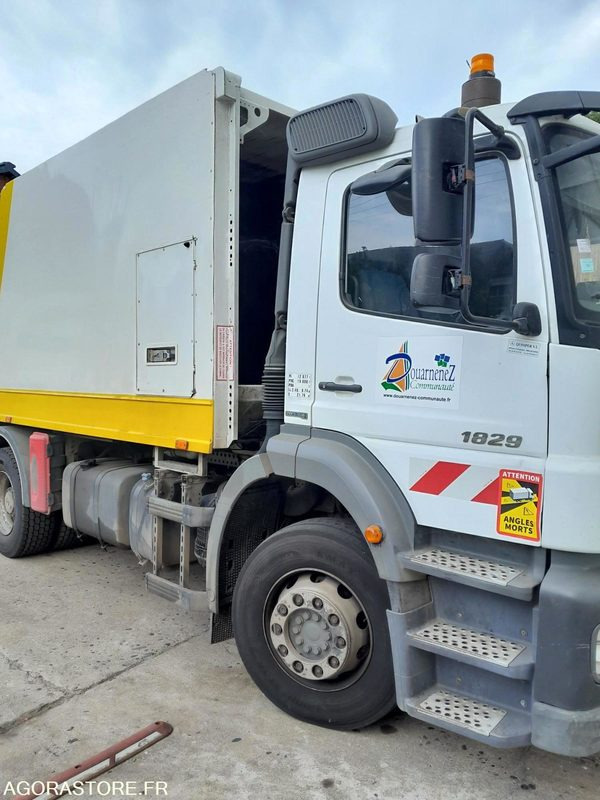 BOM MERCEDES AXOR 267385 kms 2009 - Caminhão de lixo: foto 3 BOM MERCEDES AXOR 267385 kms 2009 - Caminhão de lixo: foto 3