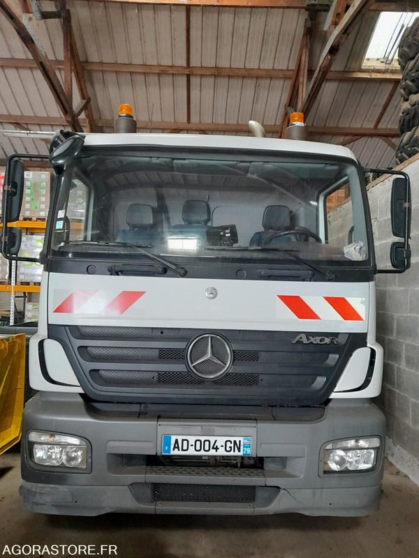 BOM MERCEDES AXOR 267385 kms 2009 - Caminhão de lixo: foto 1 BOM MERCEDES AXOR 267385 kms 2009 - Caminhão de lixo: foto 1