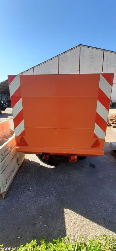 Balayeuse stade Wiedeman - 1992 - Equipamentos para jardinagem: foto 4 Balayeuse stade Wiedeman - 1992 - Equipamentos para jardinagem: foto 4