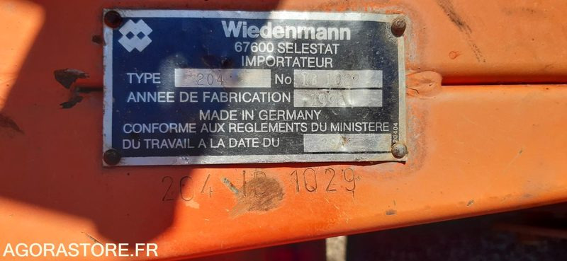 Balayeuse stade Wiedeman - 1992 - Equipamentos para jardinagem: foto 2 Balayeuse stade Wiedeman - 1992 - Equipamentos para jardinagem: foto 2