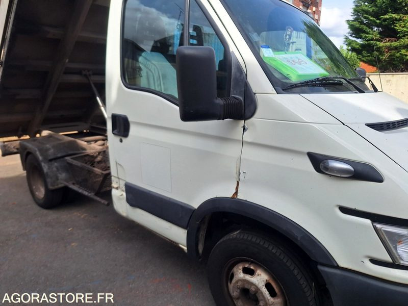 CAMION BENNE IVECO DAILY - Furgão basculante: foto 2 CAMION BENNE IVECO DAILY - Furgão basculante: foto 2