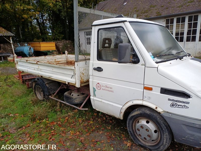 CAMIONNETTTE PLATEAU IVECO DAILY Haras de Pompadour (19) ne démarre pas - Furgão basculante: foto 2 CAMIONNETTTE PLATEAU IVECO DAILY Haras de Pompadour (19) ne démarre pas - Furgão basculante: foto 2