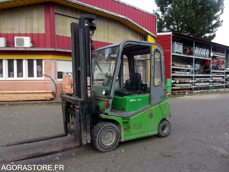 CHARIOT ÉLÉVATEUR 3 TONNES POSITIONNEUR DE FOURCHES ELECTRIQUE CESAB - Empilhadeira elétrica: foto 2 CHARIOT ÉLÉVATEUR 3 TONNES POSITIONNEUR DE FOURCHES ELECTRIQUE CESAB - Empilhadeira elétrica: foto 2