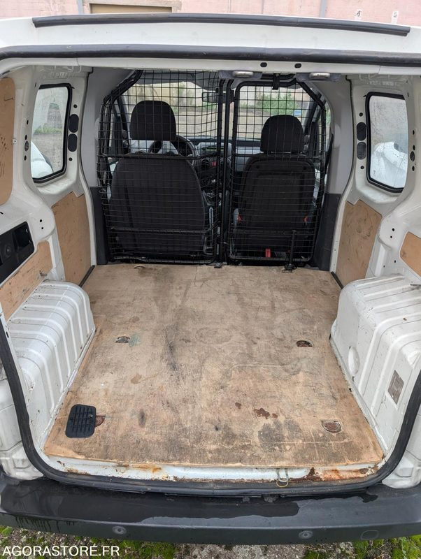 CITROEN NEMO 1.4 HDI - 137 030 KM - Furgão compacto: foto 4 CITROEN NEMO 1.4 HDI - 137 030 KM - Furgão compacto: foto 4