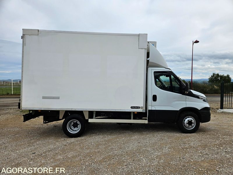 IVECO DAILY 72C21 PORTE VIANDE FRIGORIFIQUE - 2017 - 360 000KM - Caminhão: foto 1 IVECO DAILY 72C21 PORTE VIANDE FRIGORIFIQUE - 2017 - 360 000KM - Caminhão: foto 1