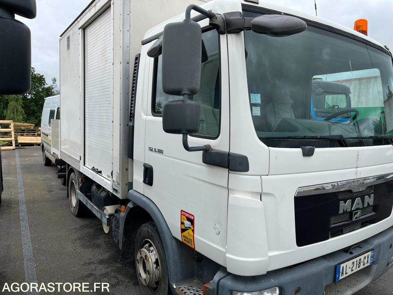 MAN TGL 8.180 4X2 BB - 2010 - 69000 Kms - Caminhão: foto 2 MAN TGL 8.180 4X2 BB - 2010 - 69000 Kms - Caminhão: foto 2