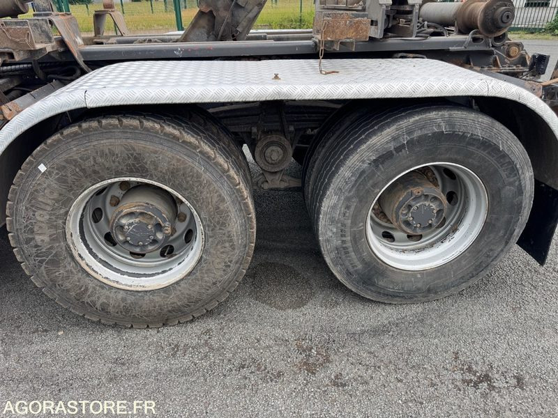Caminhão Volvo FM 400 8X4 ampliroll - 2009 - 763559KM: foto 11