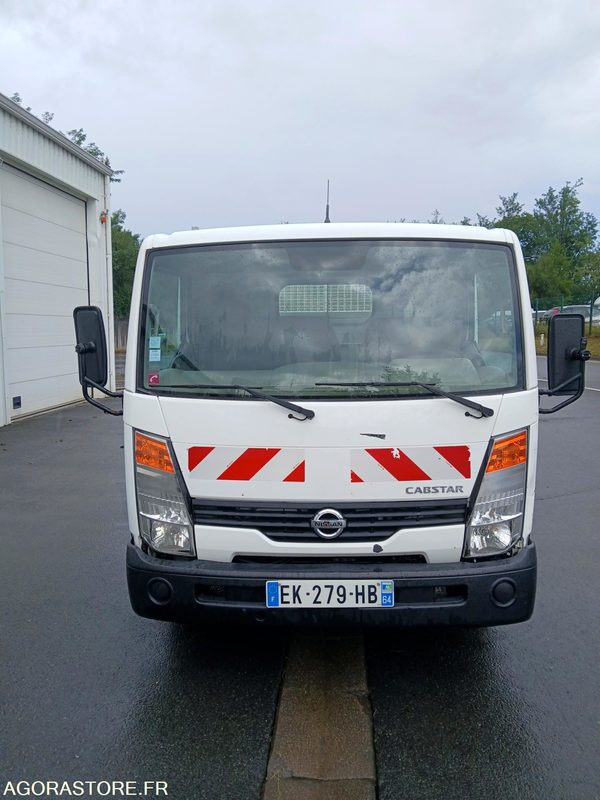 Camion plateau Nissan - 2008 - 230.040 km - Furgão basculante: foto 3 Camion plateau Nissan - 2008 - 230.040 km - Furgão basculante: foto 3