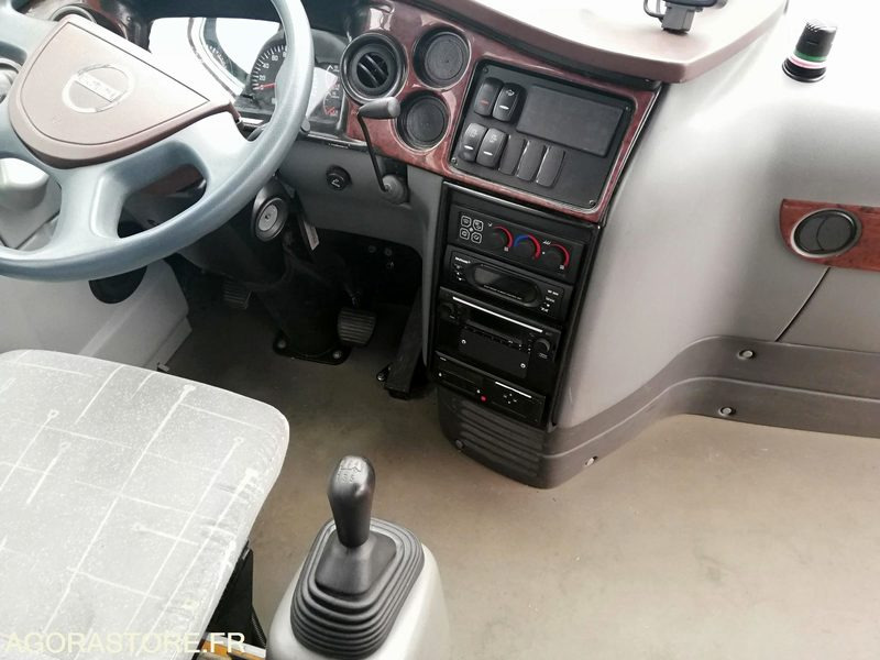 Car Isuzu Turquoise - 2017 - 110 000 km - Autocarro escolar: foto 3 Car Isuzu Turquoise - 2017 - 110 000 km - Autocarro escolar: foto 3