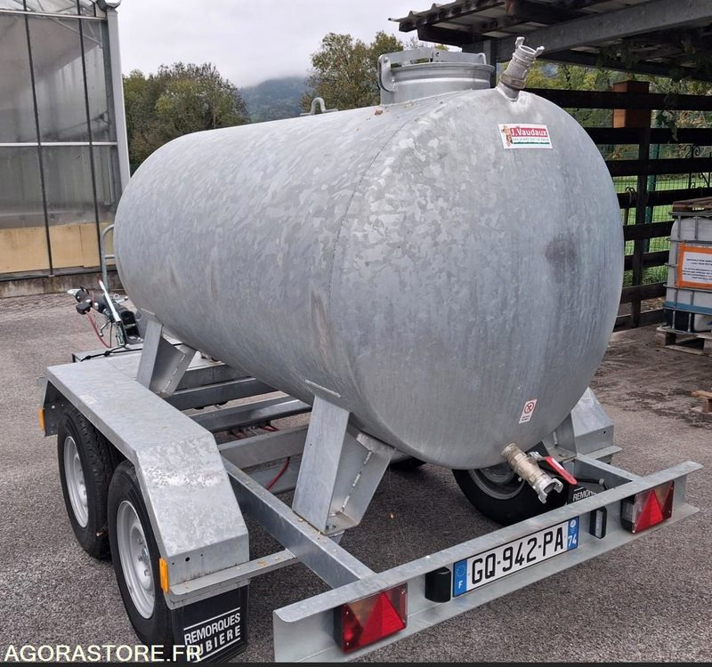 Citerne à eau 2000 litres sur remorque - Equipamentos para jardinagem: foto 2 Citerne à eau 2000 litres sur remorque - Equipamentos para jardinagem: foto 2